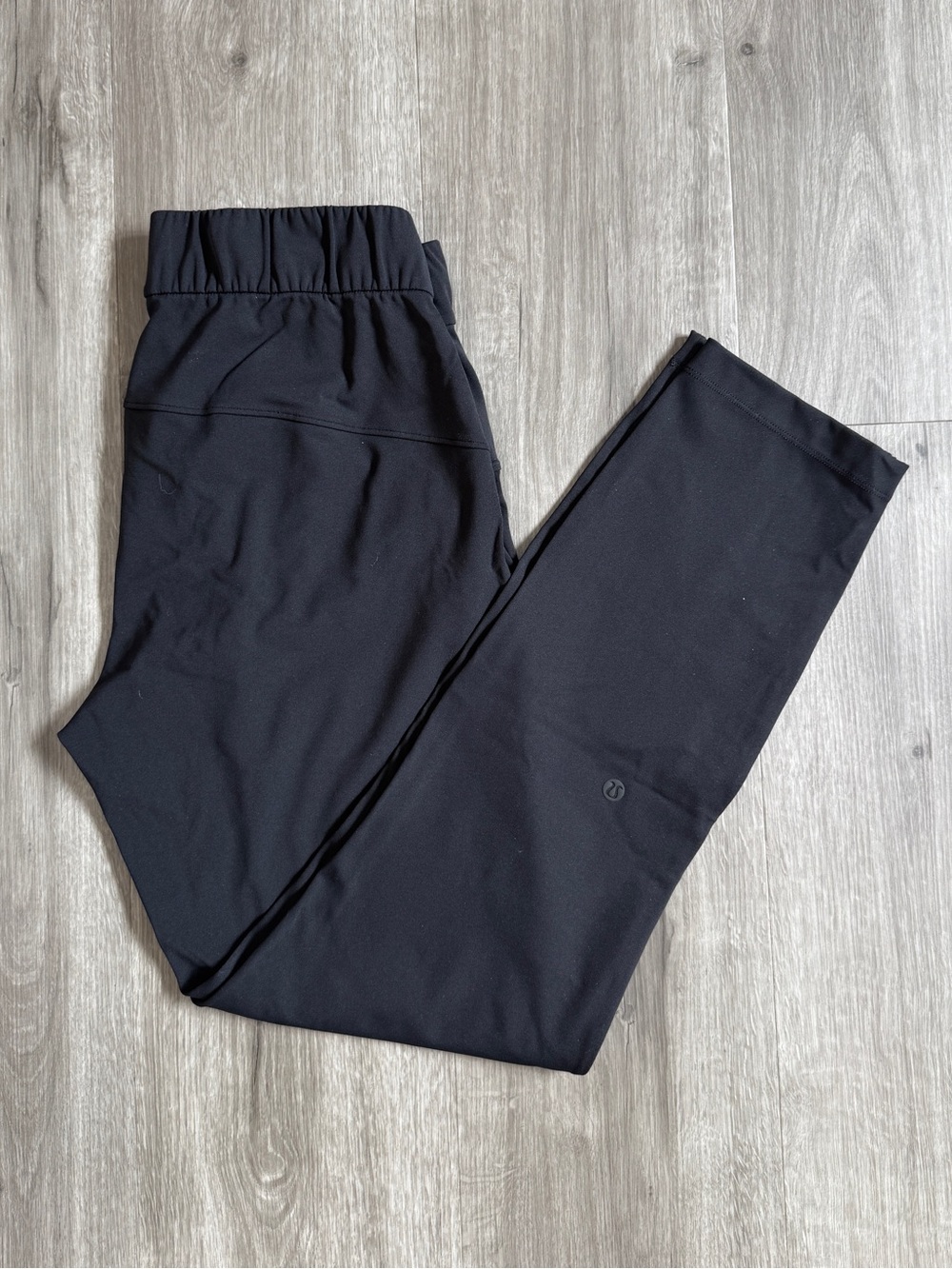Lululemon women’s black  joggers with drawstring waist size 4  like new